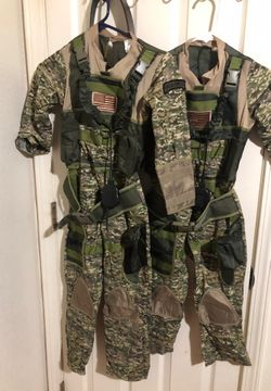 2 disfraces de niños size 5-6 y 7-8