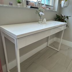 white desk 