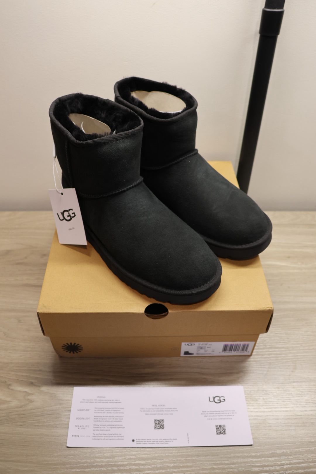 Uggs Mini Boots Size 8 Woman, Color, Black