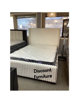 Queen Bed with Mattresses 💥