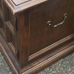MCM Hutch, End Table Beautiful Wood, Original Nobs, TV stand, Coffee Station