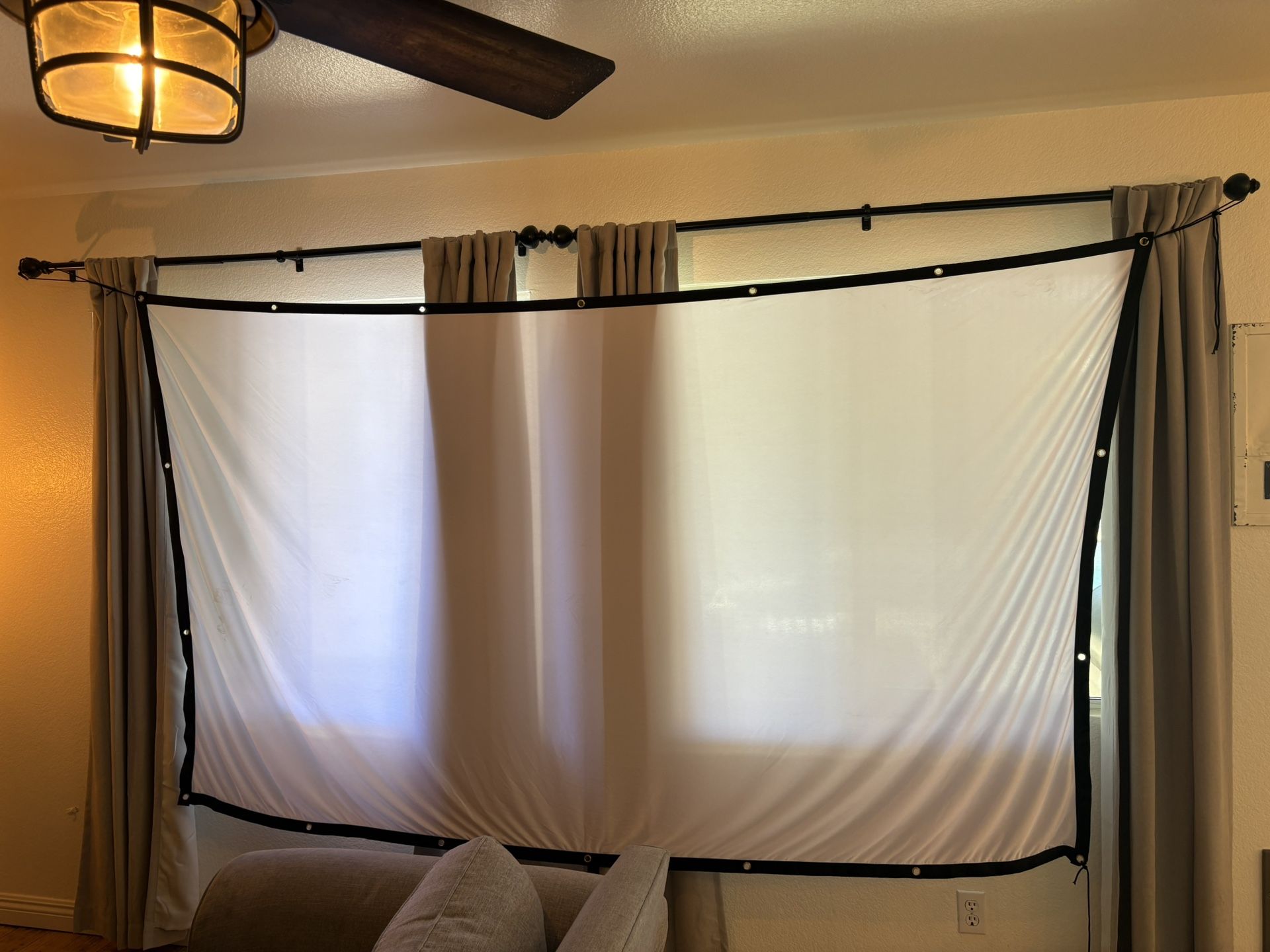 120” Vacasso Projector /Plus Screen