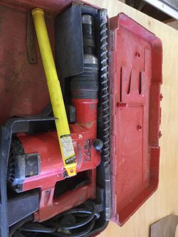 Hilti te72 demolition hammer drill with several hundred dollars in bits