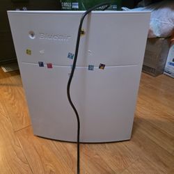 Blueair Air Purifier with brand new filter