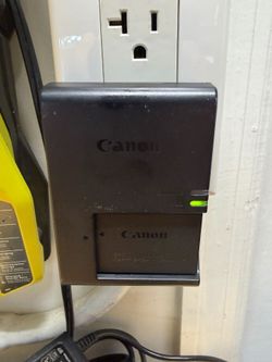 Canon LC-E17 battery charger and LP-E17 battery