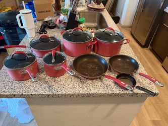 Pots and pans set