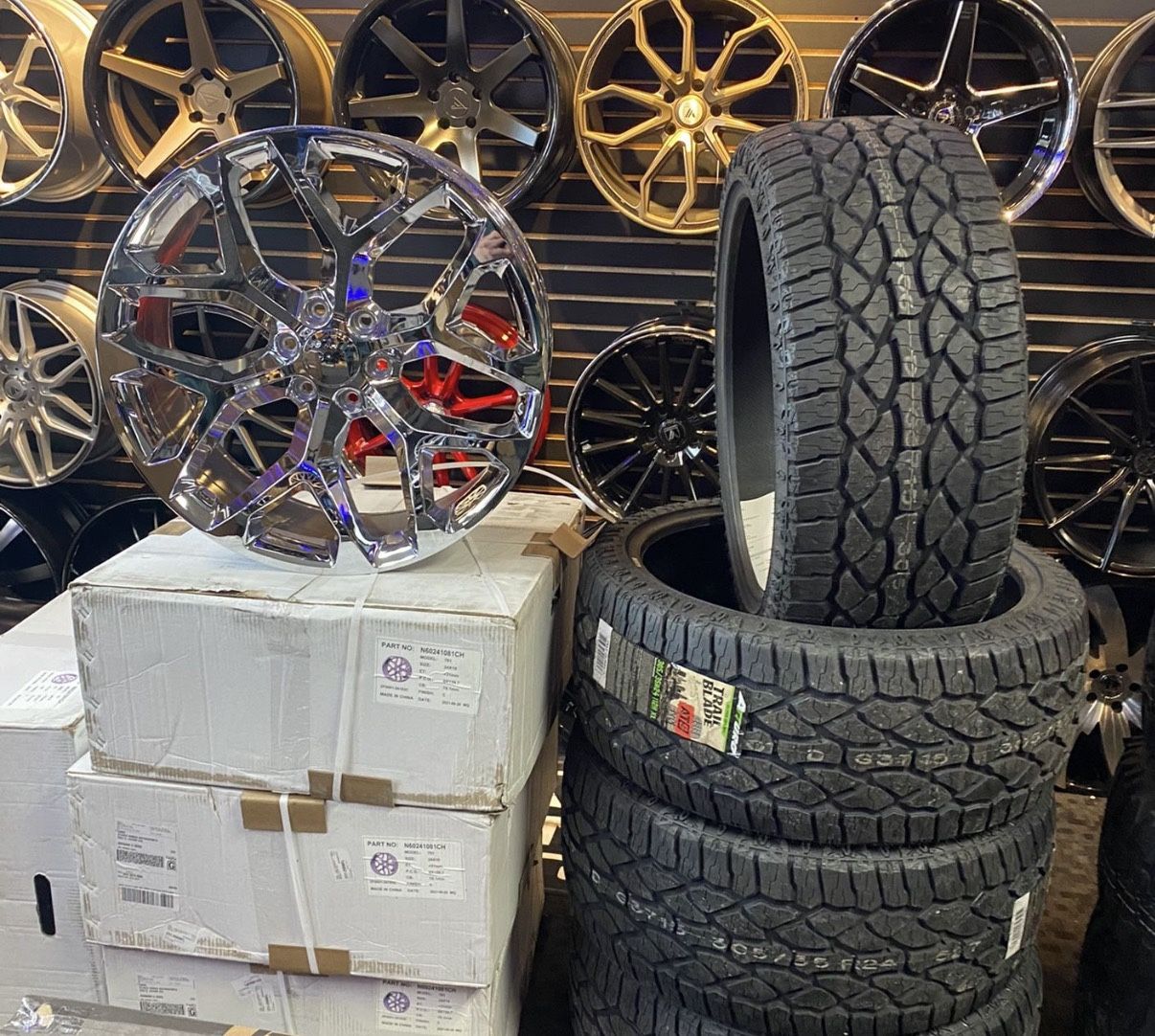 Snowflakes In Chrome 22”-26” 6x139.7 