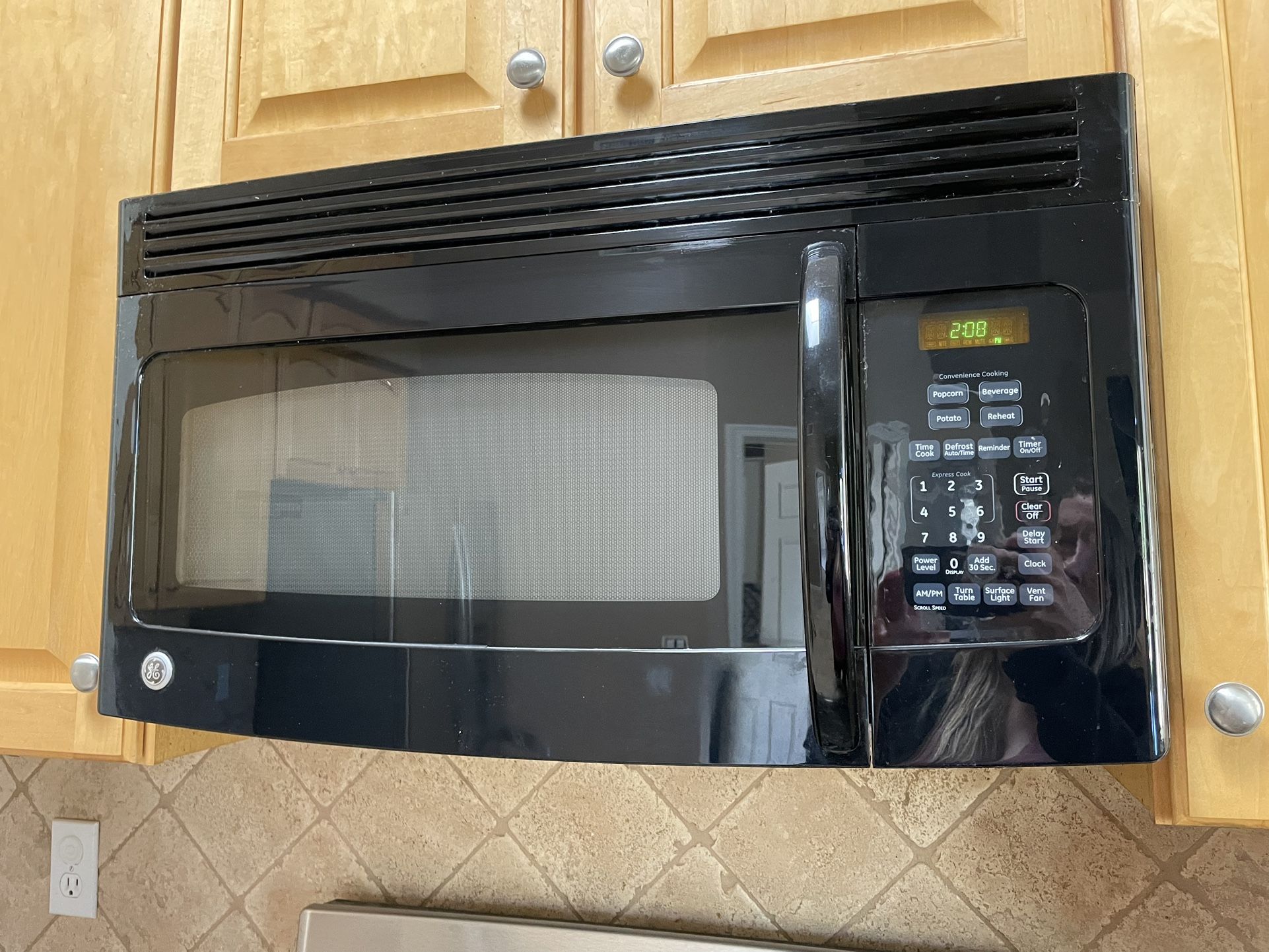 Black GE microwave for Sale - $150