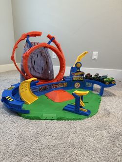 Hot Wheels Monster Truck Arena Track Playset