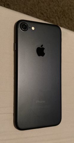 iPhone 7 32g clean unlocked