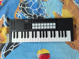 Novation Launchkey Mini 37 MK4 USB MIDI Keyboard Controller
