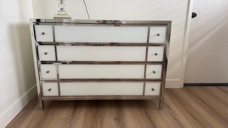 Bernhardt 4 Drawer Dresser