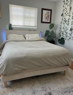 Queen bedframe