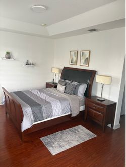 Good condition bedroom set queen $200 obo