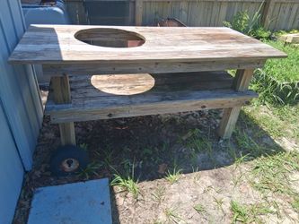 BIG GREEN EGG GRILL TABLE OR GARDEN TABLE
