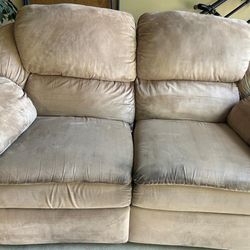 Reclining couch and loveseat