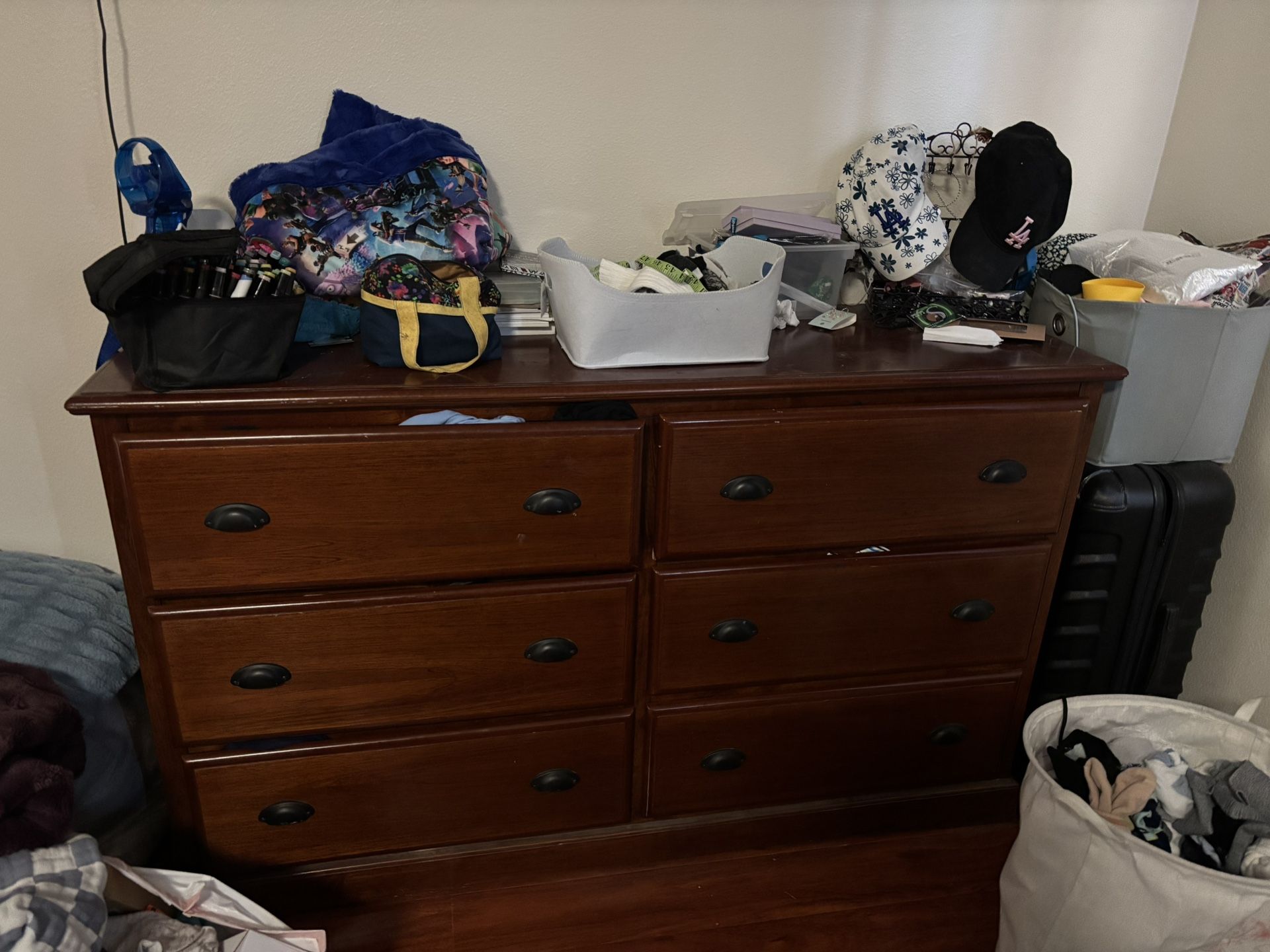 Dressers Free