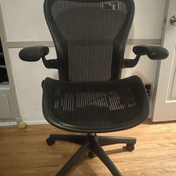C Size Fully Loaded Herman Miller Aeron 