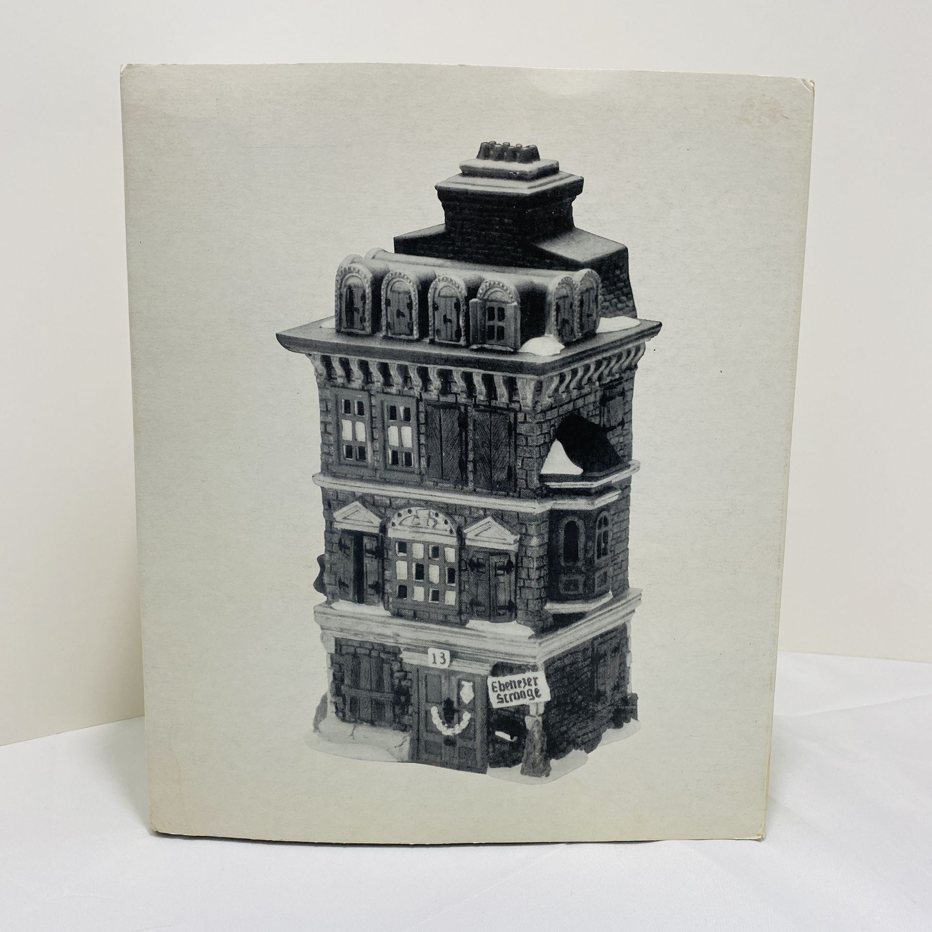 Dept 56 The Flat of Ebenezer Scrooge 1989 Dickens Village 5587-5 Light/Box MINT