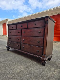 DRESSER
