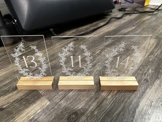 UNIQOOO 4x6 Acrylic Table Numbers Set of 20 w/Wood Stands - Blank DIY Wedding Signs, Card and Gift Sign