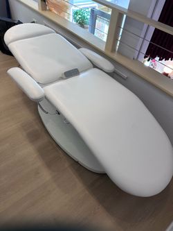 Premium Electric Treatment Chair/Medical Spa Bed