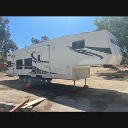 2008 eclipse attitude 5th wheel