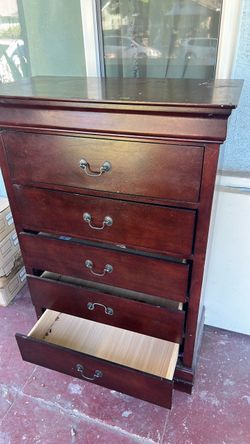 Dresser