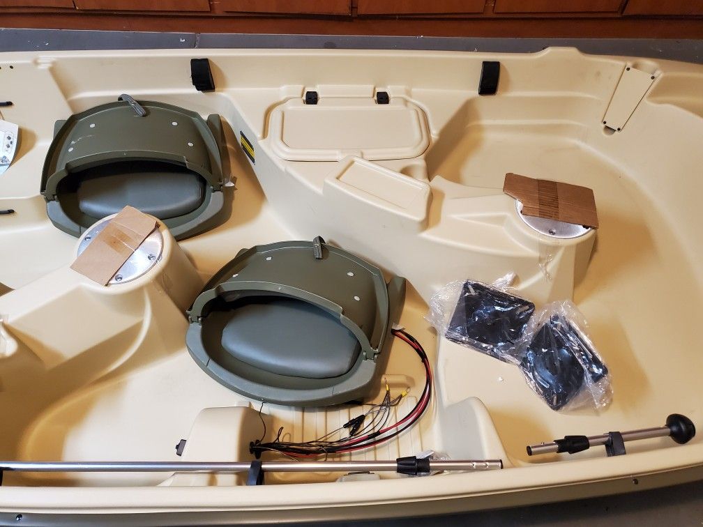 New 2Man Fishing Boat Sun Dolphin Pro 102 Fishing Boat for Sale in