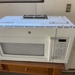 Microwave With Vent 