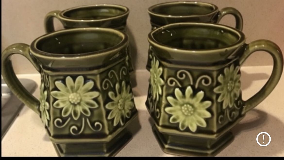 4 Vintage Matching Mugs 
