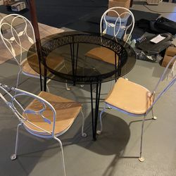 Glass Top Dining Or Patio Table With 4 Chairs