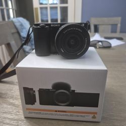Sony ZV-E10 Mirrorless Camera with 16-50mm Lens