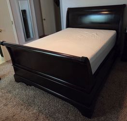 Queen Sleigh bed plus 2 bed side drawers