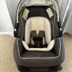 Graco snugride Snuglock Infant Car Seat Protect Plus Engineered (Delivery available)