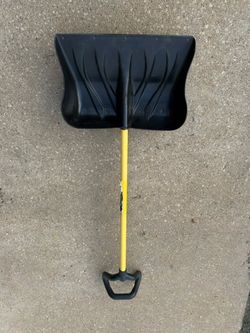 Heavy-Duty Snow Shovel – Steel Core Handle, Ergonomic Grip, Wear Strip