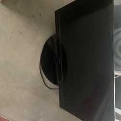 32inch Tv Coby Color Black Work Good