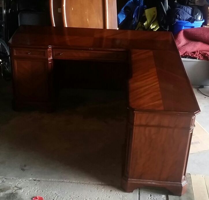Large Shenandoah Valley Furniture by Flexsteel Co. for Sale in