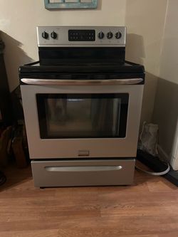Frigidaire Gallery Electric Range & Matching Microwave S