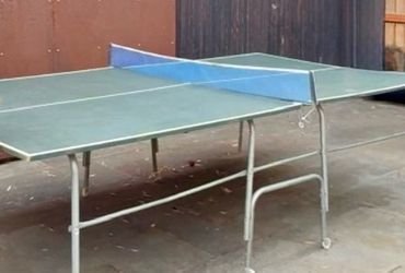 Ping pong / table tennis table