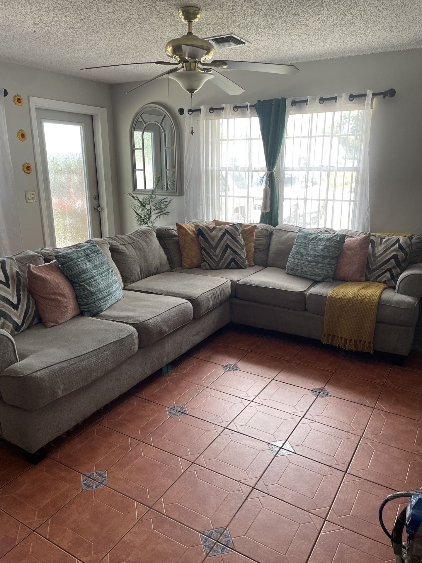 L Shaped Couch/sofa