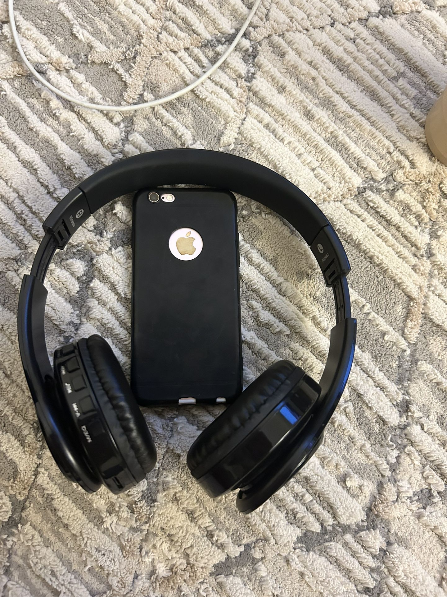 Trading Iphone 6s For A phone  Android or  Electronic Stuff 