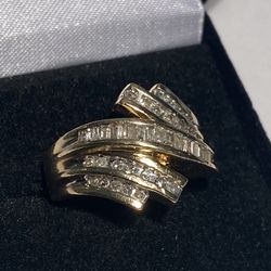 Beautiful Ladies 10k Diamond Ring Size 7.25