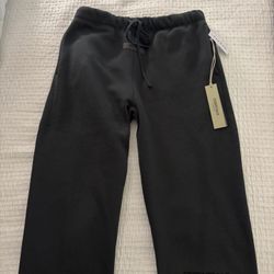 ALL BLACK ESSENTIAL SWEATS SIZE M