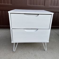 WHITE NIGHTSTAND 