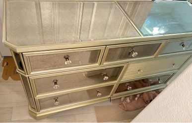 Dresser & nightstands