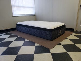 Twin size mattress ‐ can DELIVER almost anywhere for $20 extra - gently used and in LIKE NEW condition 😍