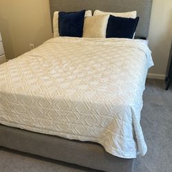 Queen size bed With mattress 