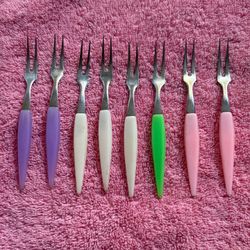 8 Dessert/cake/fruit Forks