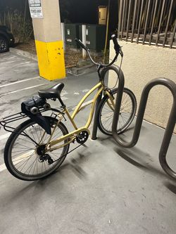 Cruiser Bike with Rear Rack